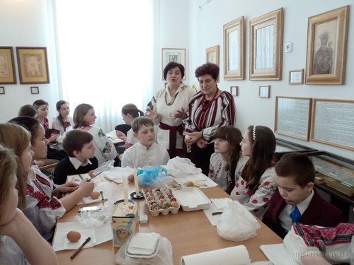 Музей на Львівщині проводить благодійну акцію «Великодня писанка для сироти»