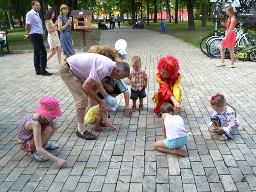 У Києві пройшла благодійна акція «Розфарбуємо наше літо»