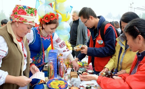 Українські сувеніри у Пекіні на благодійному базарі назбирали 2,5 тисячі доларів