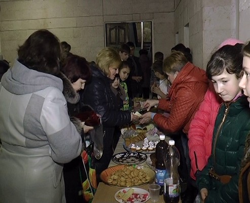 Благодійний ярмарок та концерт на підтримку військових влаштували у Решетилівській гімназії