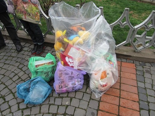 У Мукачеві на благодійній екскурсії збирали подарунки для дітей-сиріт